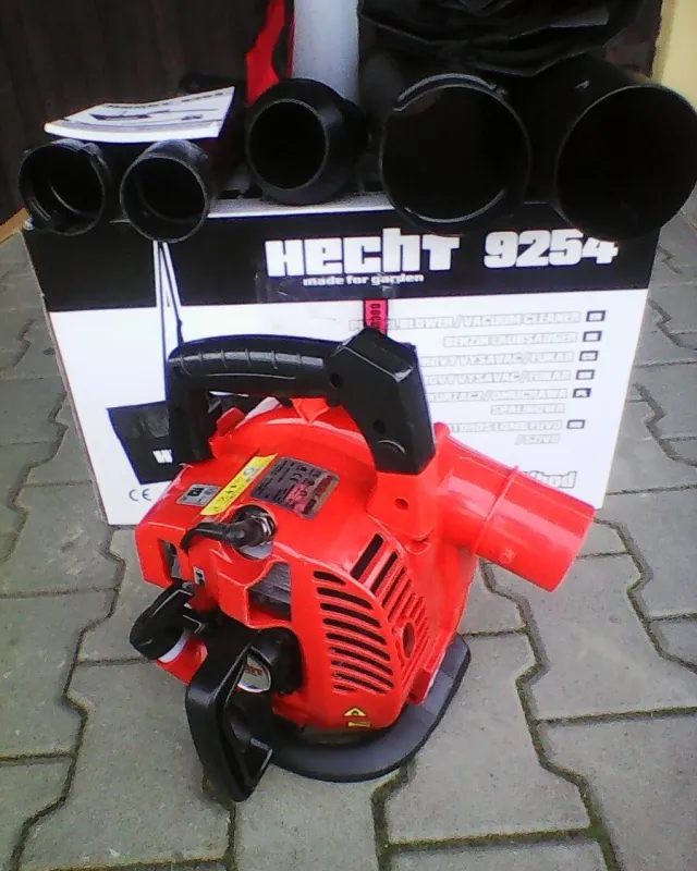 Motorový benzinový foukač/ vysavač na listí Hecht. Nový.