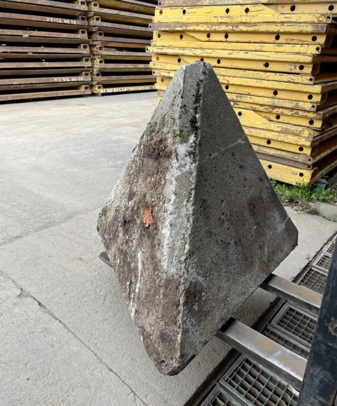 Protitankový železobetonový jehlan rozsocháč dračí zub